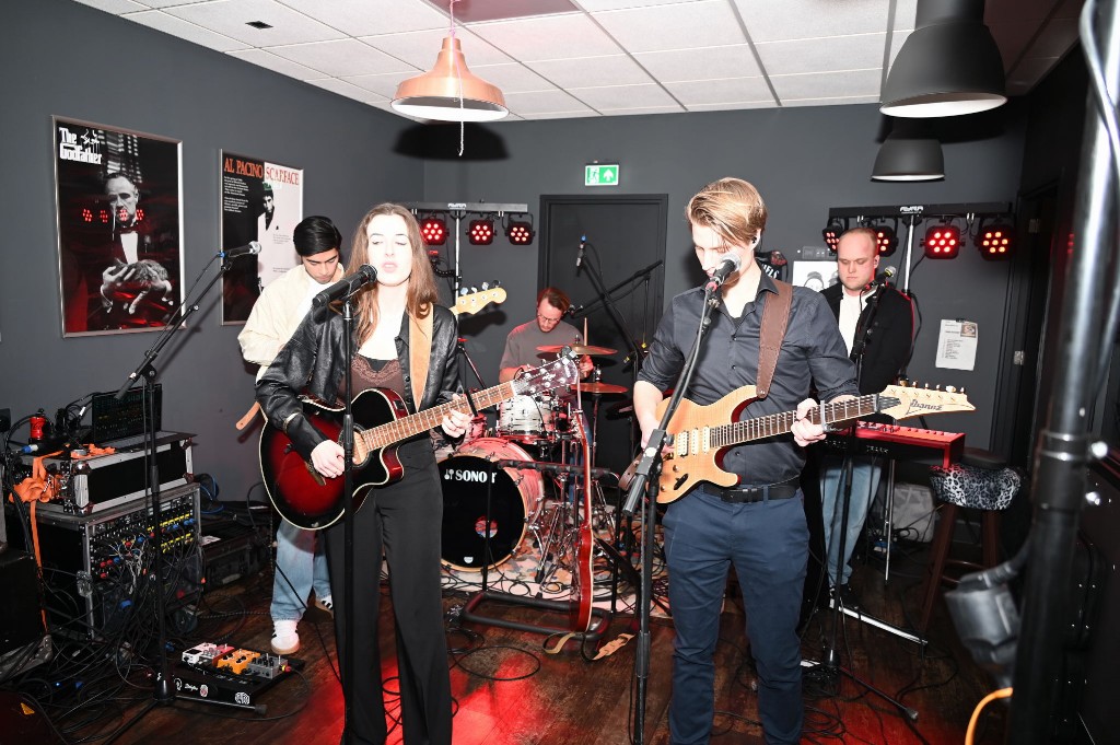 ../Images/10 jaar Ro's Barbershop 050.jpg